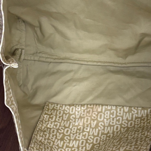 🔥🔥🔥Marc Jacobs Beige Tote with Colorful Bird Design🔥🔥🔥 Read Description - Picture 9 of 16